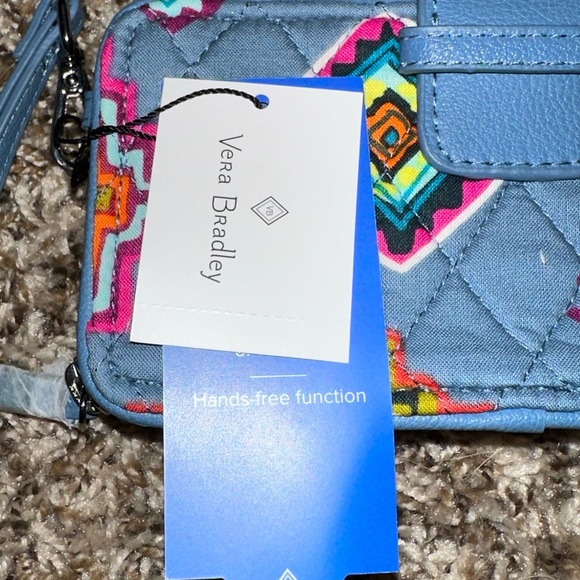 BNWOT Vera Bradley Smartphone Wristlet: “Painted Medallions” - Picture 2 of 16